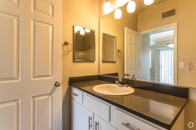 1BR, 1BA - Florence