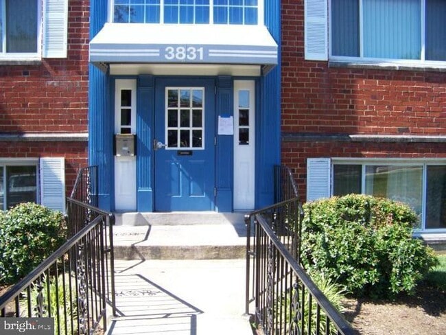 Building Photo - 3831 Hamilton St Unit F-102