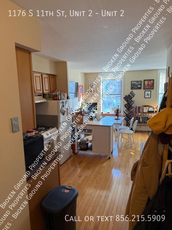 Building Photo - 1176 S 11th St Unit 2