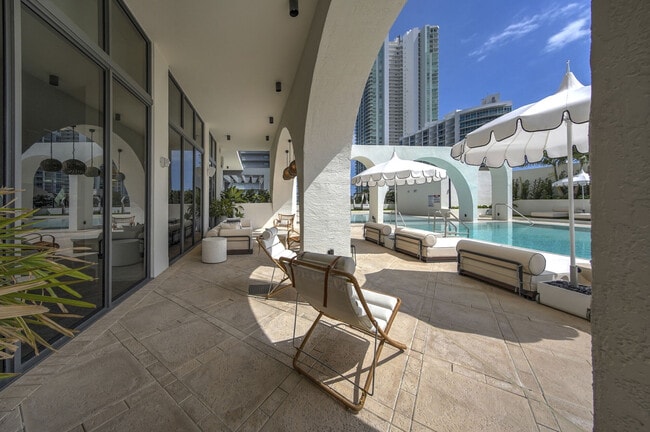 Metro Edgewater apartments — community photo