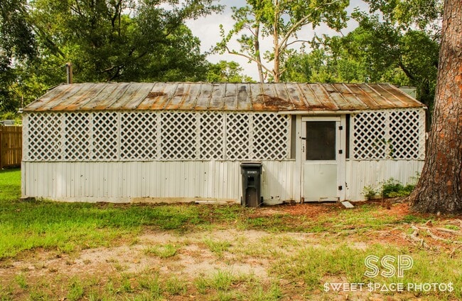 Building Photo - 1873 Trailer Rental