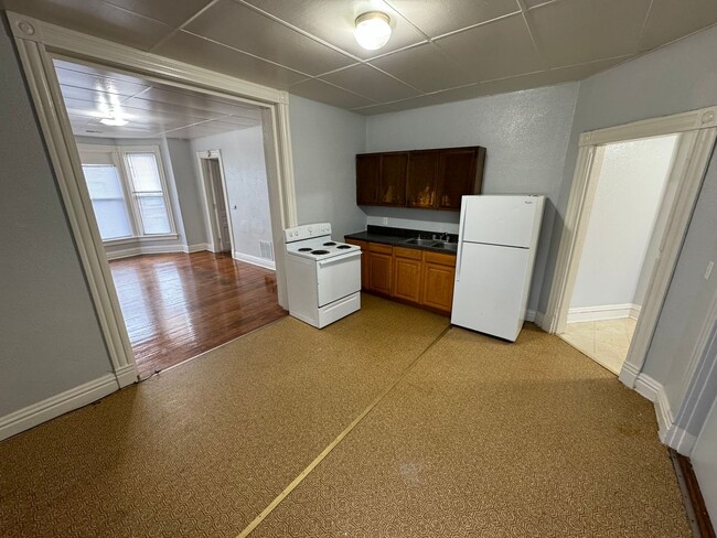 Building Photo - 432 W 3rd St Unit Apt #6
