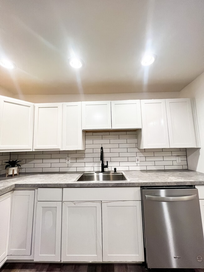 Building Photo - 239 William St Unit 2