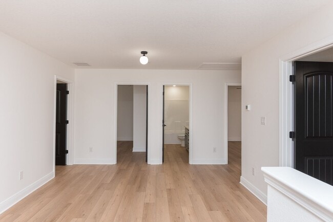 Photo - Easy access to interstate, shopping & down...