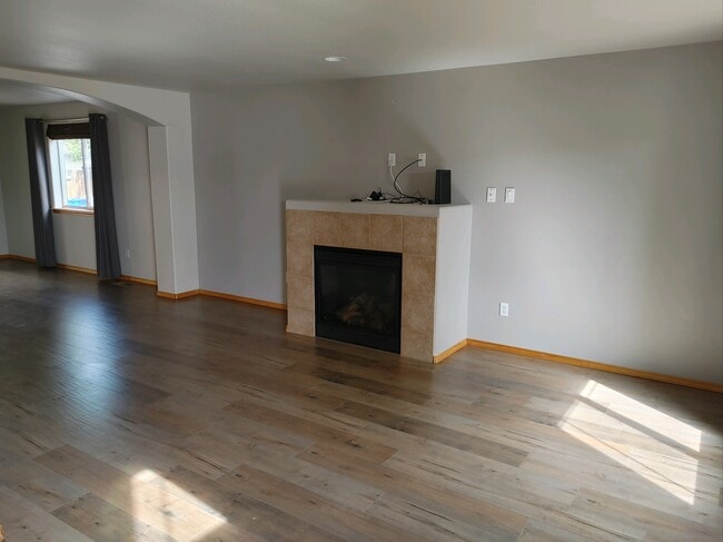 Photo - 2055 NW Kingwood Ave