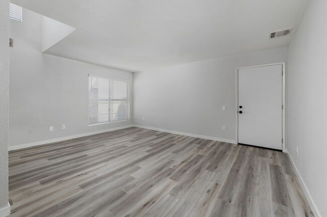 Photo - CITY HEIGHTS LOVELY 2 BD, 2 BA, RENOVATED. CLOSE TO YMCA, SCHOOLS Unit 16