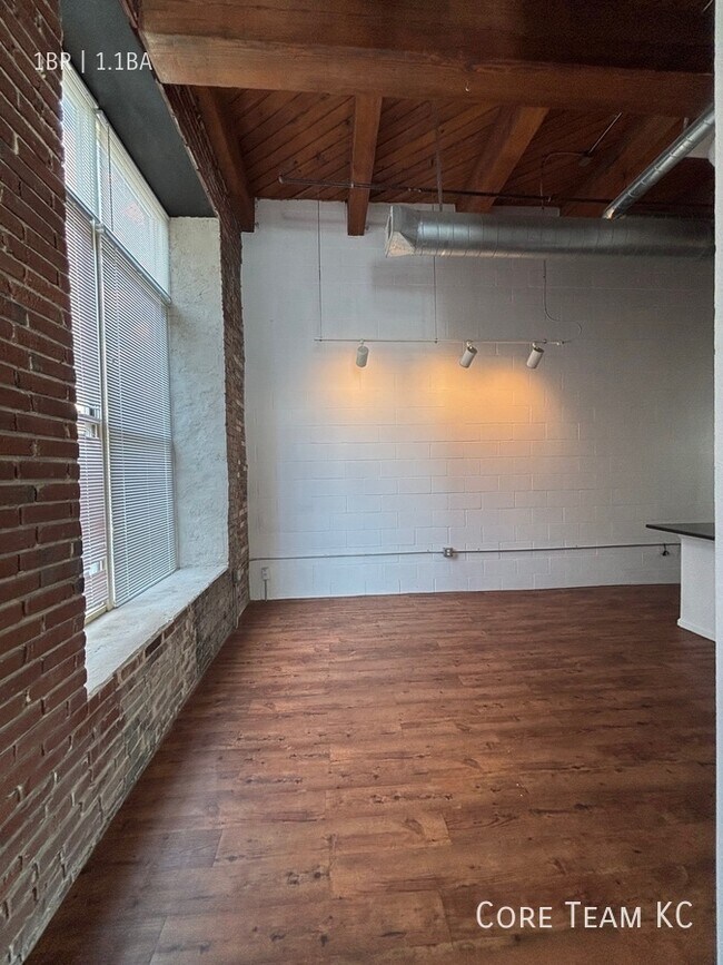 Photo - 202 W 5th St Unit 101