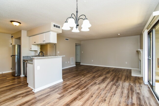 Photo - 7906 Greenside Ct