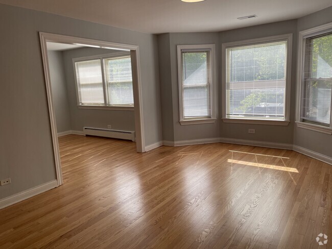 Building Photo - 5839 N Cicero Ave Rental
