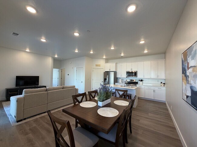 Photo - FULLY FURNISHED ONE BEDROOM FOR RENT IN DESERT COLOR!
