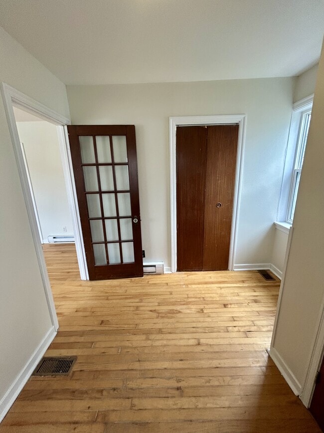 Photo - 169 University Ave