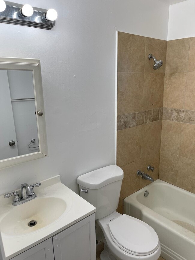 Photo - 3440 S 200 E Unidad #4