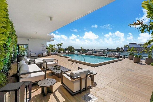 Photo - 9901 W Bay Harbor Dr Unidad 401 Rental