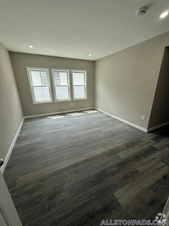 Building Photo - 16 Long Ave Unit 2 Rental