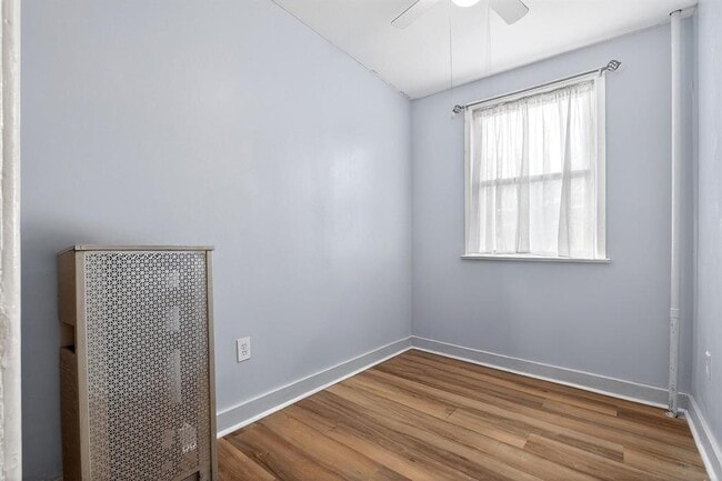 Photo - 102 W 43rd St Unidad 2
