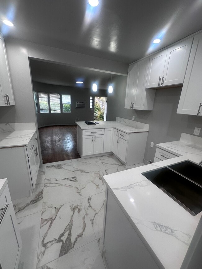 1810 W Alameda Ave Unit B