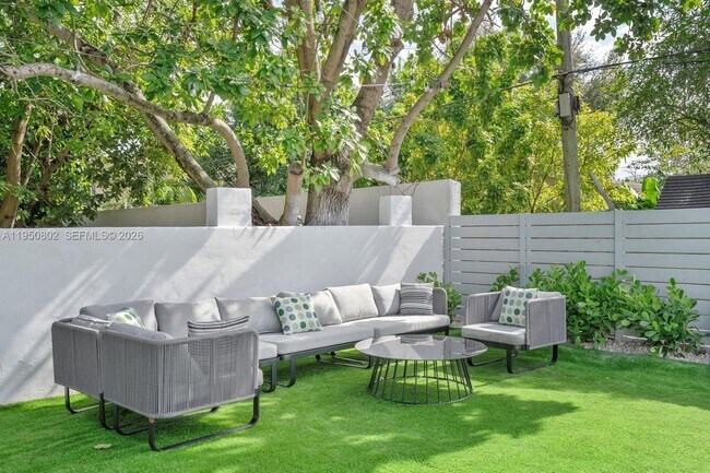 270 NW 41st St