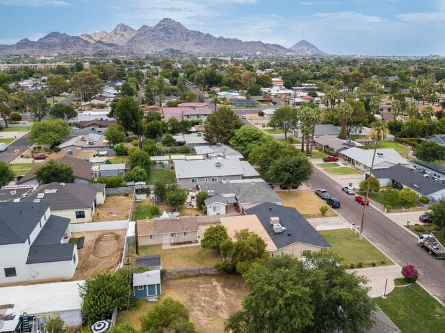 Photo - 510 E Belmont Ave