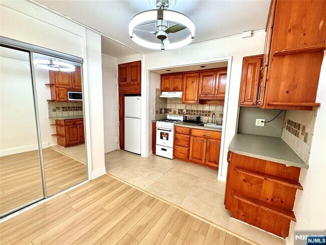 Photo - 400 Fairview Ave Unit 5-D