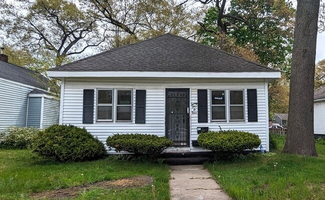 Building Photo - 2404 Leahy St