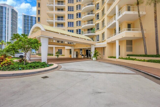 Photo - 888 Brickell Key Dr Unidad 1001