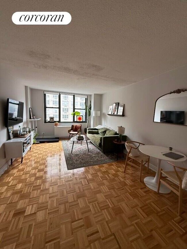 Photo - 155 E 29th St