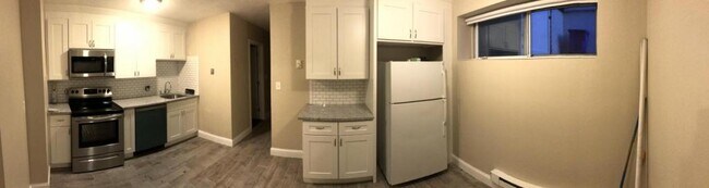 Building Photo - 656 Hyde Park Ave