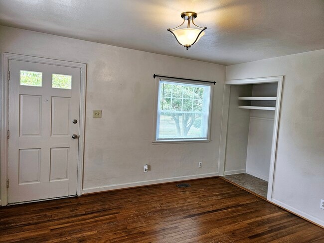 Photo - 3002 Woodrow St