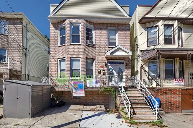 Photo - 185 Clerk St Unit 1