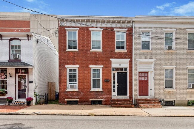 Building Photo - 19 S New St Unit #1