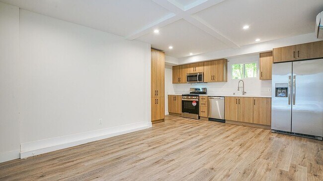 6112 Saturn St Unit 1/2