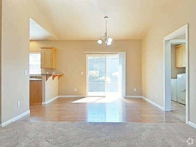 Building Photo - Luxurious Duplex in Corvallis Rental
