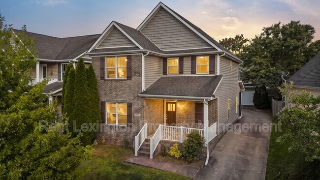 Building Photo - 2212 Pokeberry Park