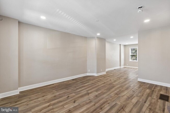 Photo - 5536 Pine St