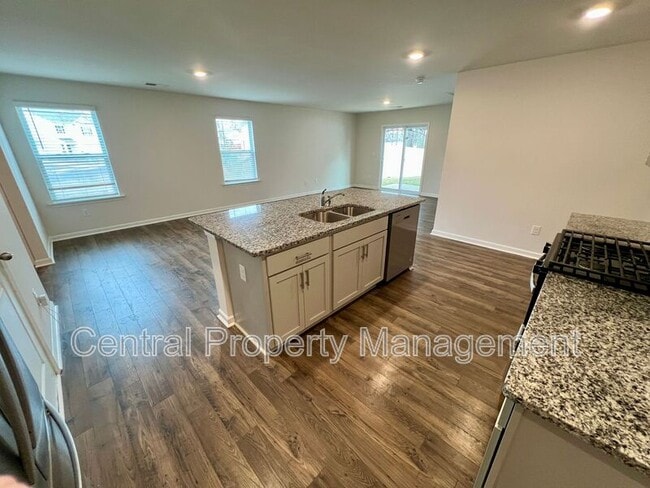 Photo - 534 Evaleigh St