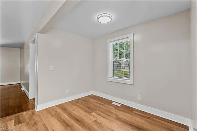 Photo - 2242 Hollyrood St