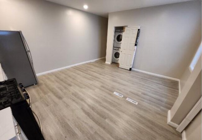 Photo - 348 W Queen Ln Unit 1A