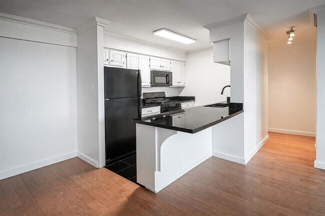 3883 Turtle Creek Blvd Unit 1203
