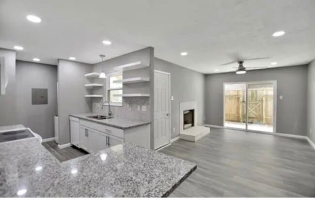 Photo - 7600 Emmett F Lowry Expy Unidad 313