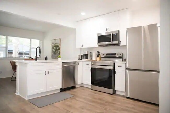 Photo - Fully Renovated 2x1 in a fabulous location!