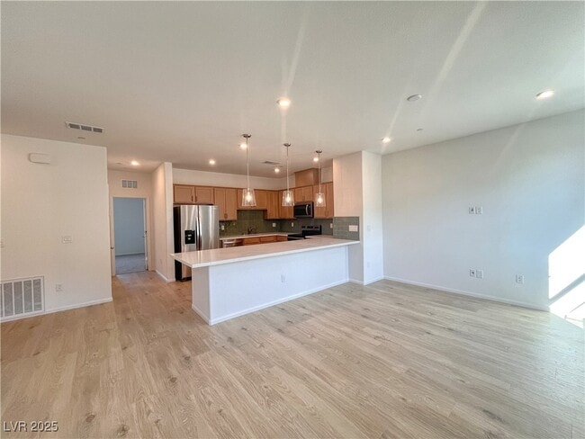 Building Photo - 8683 Luxuriant Ave