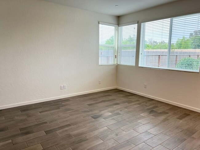 Photo - 3/2.5 In North Clovis Near Buchanan High School