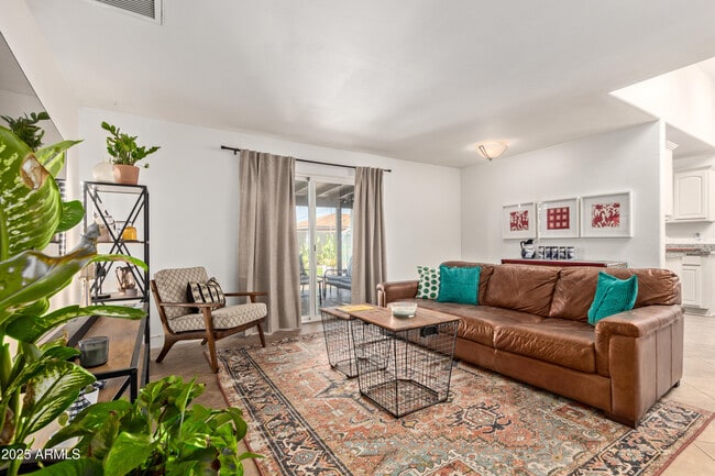 Photo - 3232 E Cypress St Casa