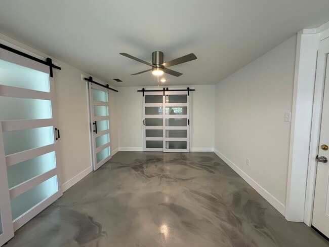 Building Photo - 4 Bedroom house with Second kitchen in basement