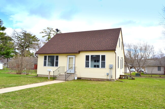 Building Photo - 605 Iowa Ave Rental