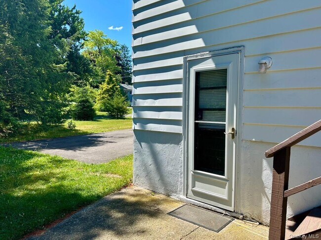 Photo - 1 Holland Ln
