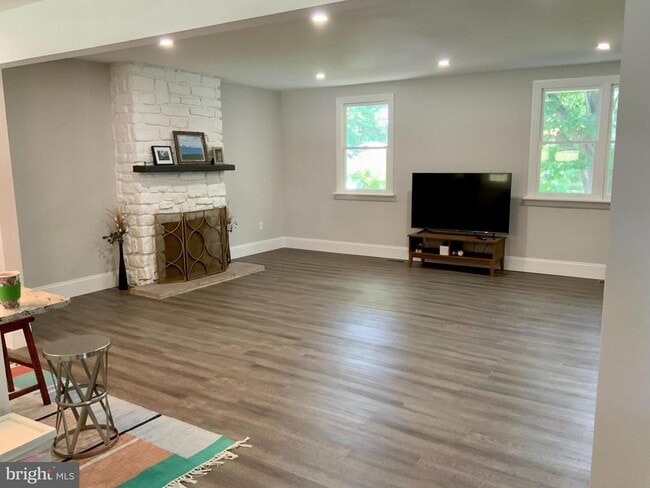 Photo - 437 Eastburn Rd