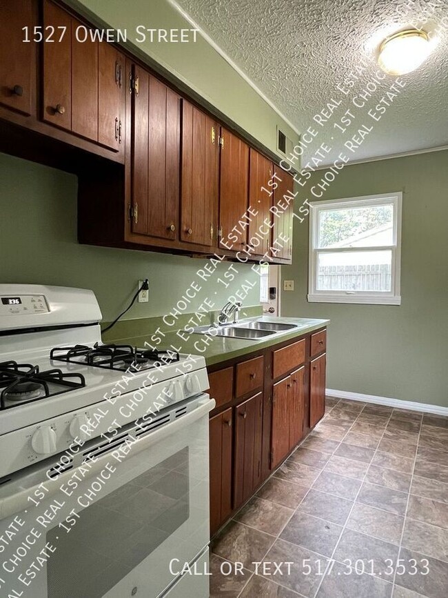 Photo - 1527 Owen St