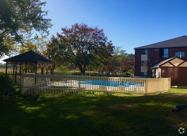 Building Photo - Olde English Village of Hampton Rental