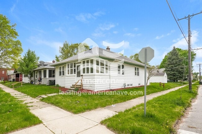 Photo - 1801 Leer St